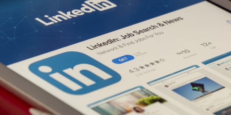 LinkedIn déploie de nouvelles fonctionnalités d’IA générative pour ses abonnés premium